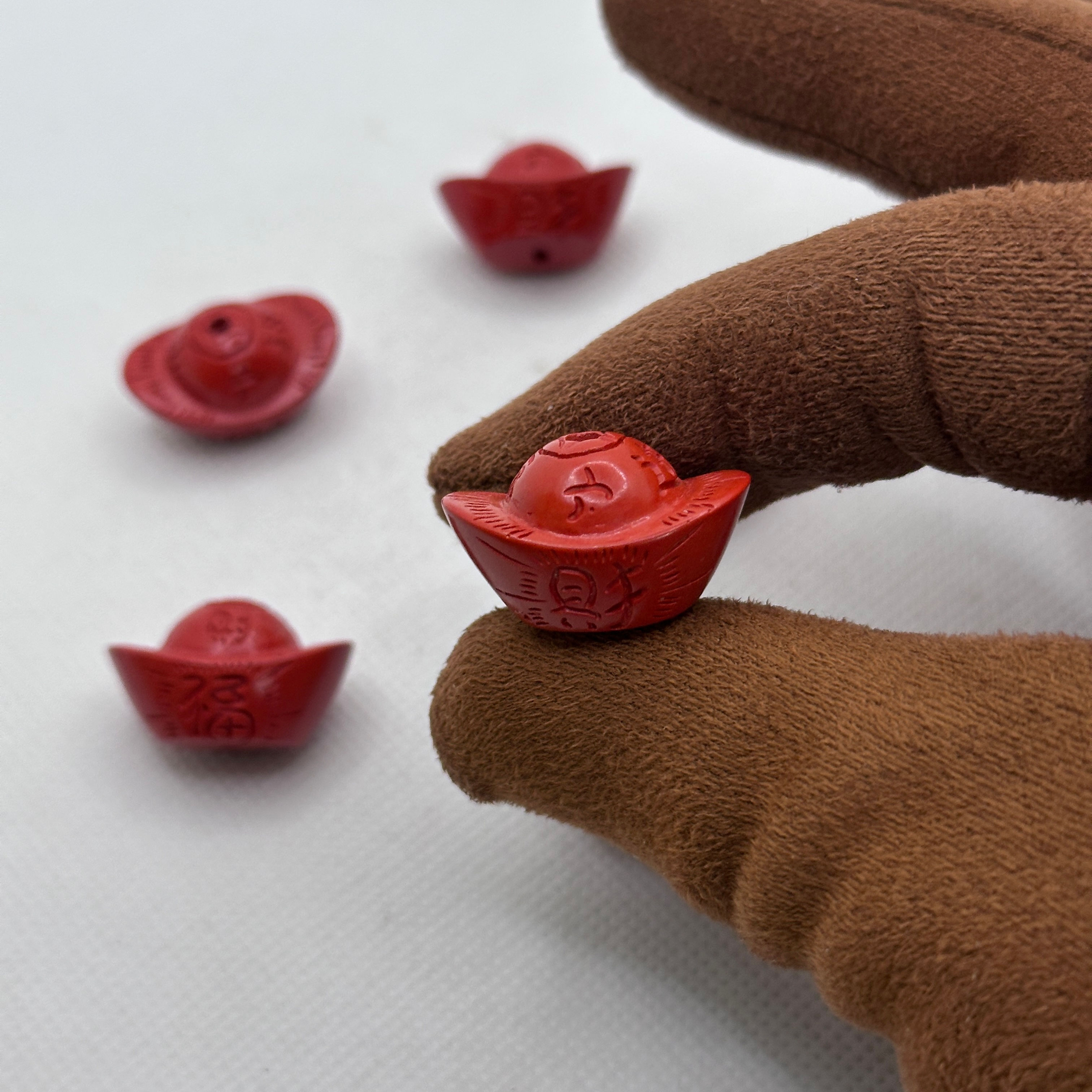 即日起至年初八，凡購買任何產品即免費獲得新年禮物一份，朱砂發財元寶