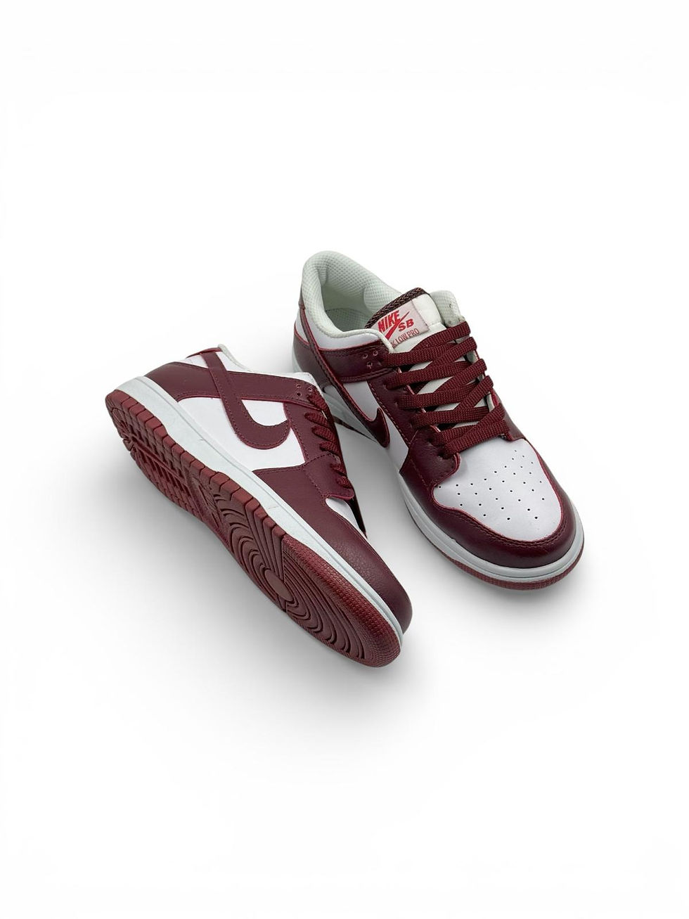 תמונה ממוזערת: Nike SB Dunk Low – בורדו