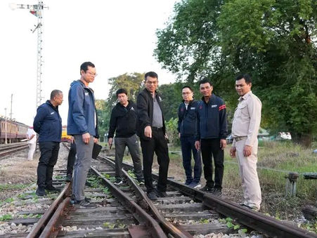 “อนันต์ โพธิ์นิ่มแดง” รักษาการในตำแหน่งผู้ว่าการรถไฟฯ ลงพื้นที่สถานีชุมทางหาดใหญ่ พร้อมผู้บริหารส่วนกลาง เจ้าหน้าที่ท้องถิ่น และสหภาพแรงงานรัฐวิสาหกิจรถไฟแห่งประเทศไทย ติดตามความเสียหายจากเหตุอุทกภัย