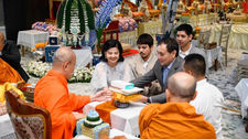 "ลูกสารัชถ์"จัดพิธีสืบชะตาล้านนาเฉลิมฉลองวาระ ๖๐ ปีให้แม่ “นลินี รัตนาวะดี” รวมพระเถรานุเถระ ๖๙ รูป เจริญพระพุทธมนต์ เสริมสิริมงคล สะท้อนคุณค่าความกตัญญู 