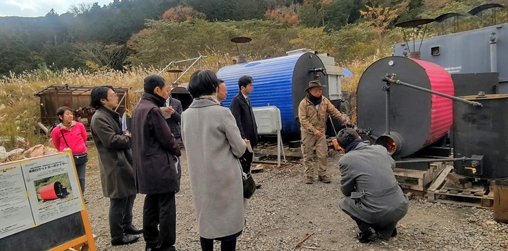 笹尻エコビレッジにて、実際の未来ロケットカーボナイザーをご見学いただきました