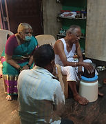 Hearing Vani through Vidyadhaaratheertha Guruji