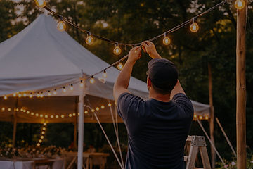 Installation de guirlandes lumineuses_edited.jpg