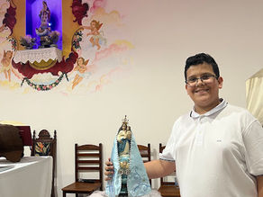 ENTREVISTA: Gabriel Chimite, desenhista do cartaz da Festa de Nossa Senhora do Rocio 2025, conta como foi o processo de confecção.