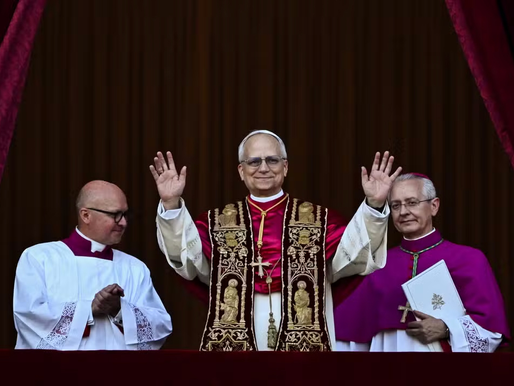 Cardeal Prevost é eleito Papa Leão XIV, o primeiro papa americano.