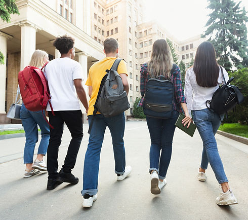 Group-of-students-walking-together-in-ca