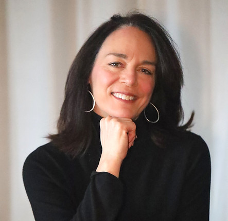 DeeAnn Richardson Headshot _edited.jpg