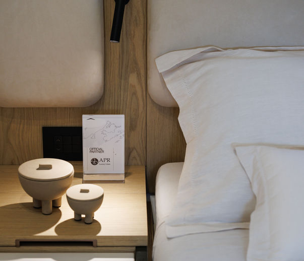 Sign next to bed for Azimut