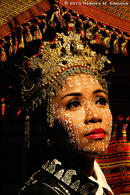 Photo Source: https://sartorialadventure.tumblr.com/post/638505643996758016/the-yakan-are-an-indigenous-muslim-tribe-native-to/amp