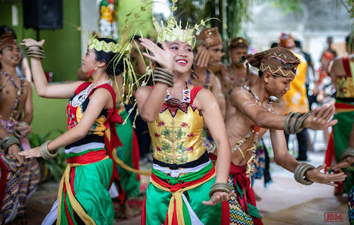 Photo Source: http://www.jokar.com.au/blog/tag/dayak-maanyan/