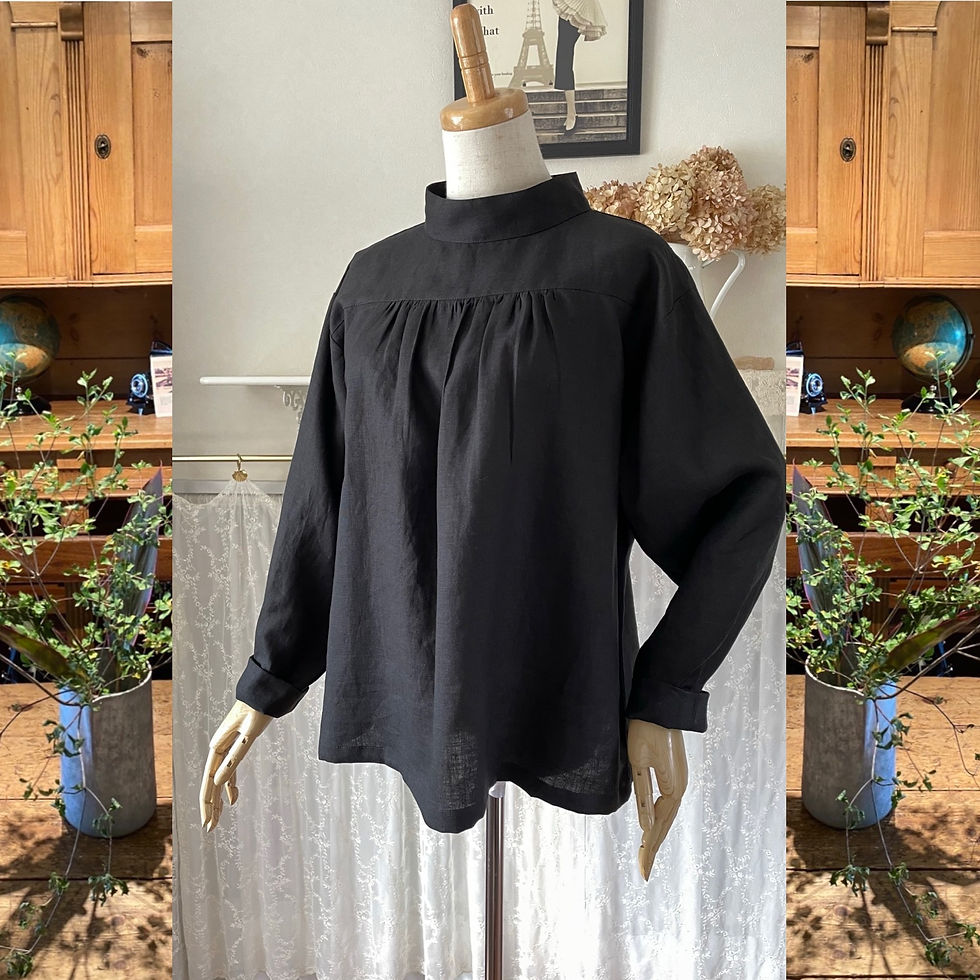 サムネイル： 黒のリネンブラウス・シャツ『スタンドカラー・サイズフリー・長袖・ブラックリネン』