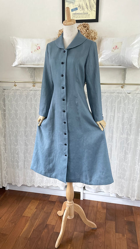 クラシカルなリネンの襟付き・フレアワンピース『クレア』Aライン・前  