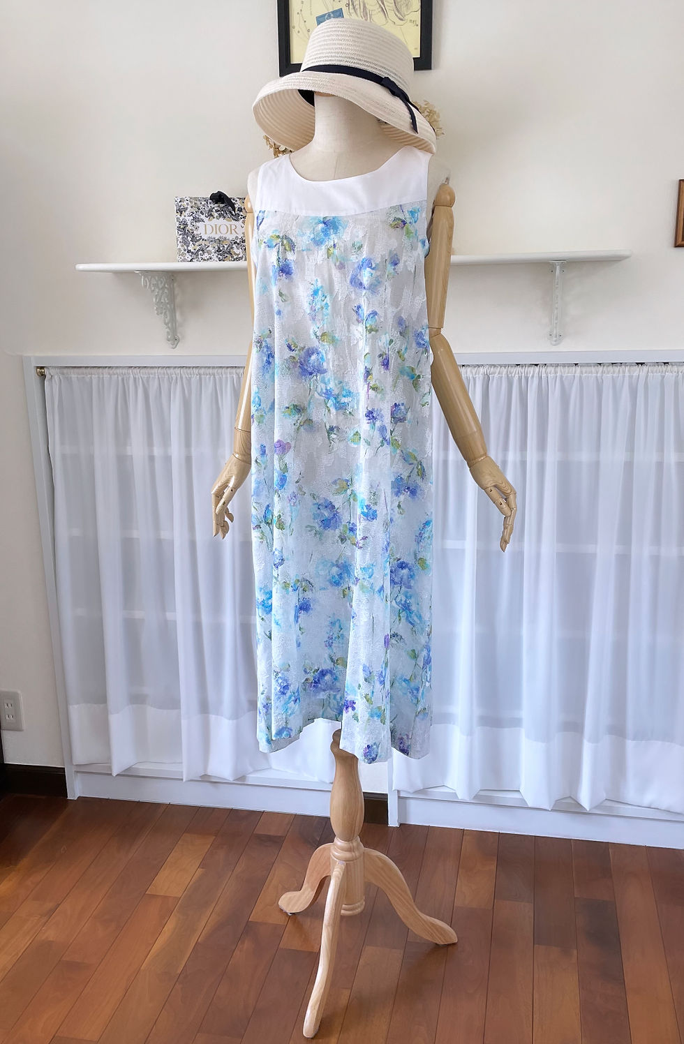 サムネイル： 夏の涼やかな花柄ワンピース『 １点のみ・ノースリーブ・コットン・ロング』