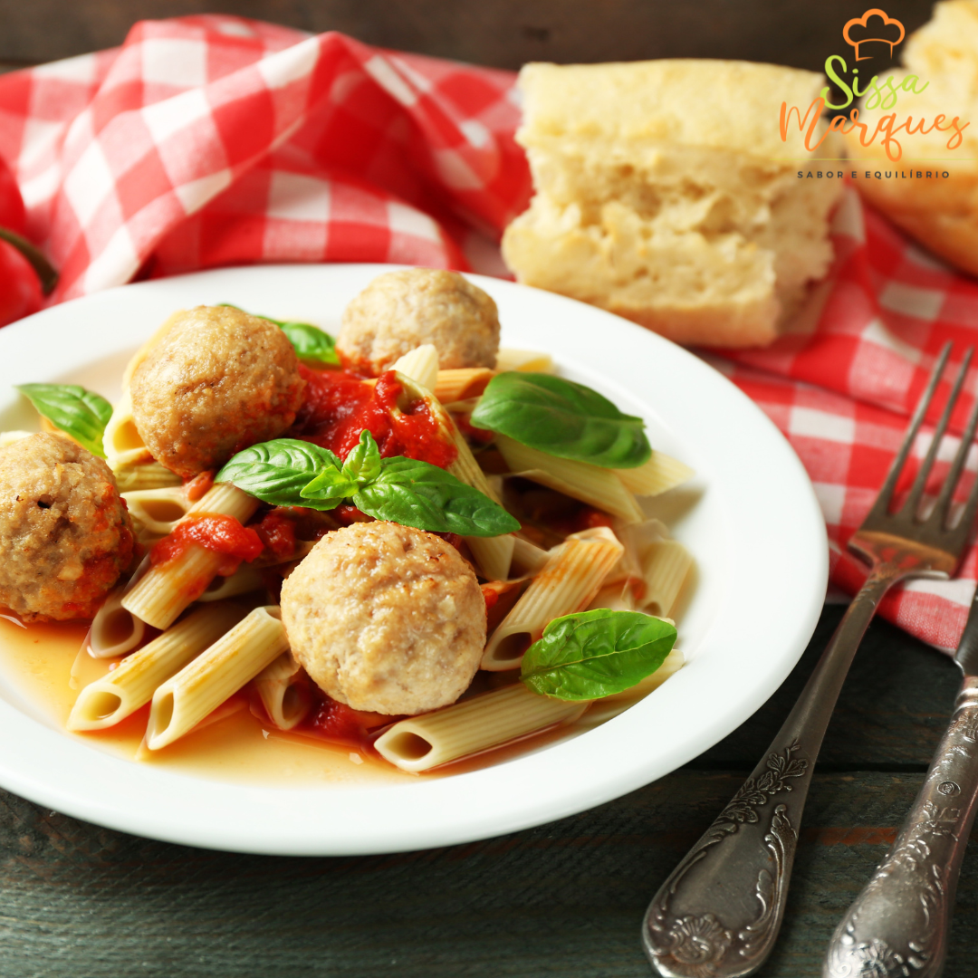 Penne (sem glúten) ao sugo + almôndegas de frango com queijo 300g