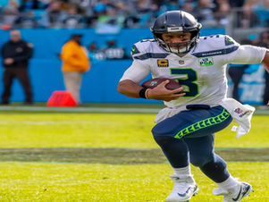 Four Leadership Lessons to Be Learned from Russell Wilson Helping His Teammate Earn a $100K Bonus