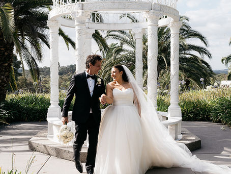 Real Wedding: Classic White & Gold Foil Invitations at Riverlea Estate | Kirsten & Derek