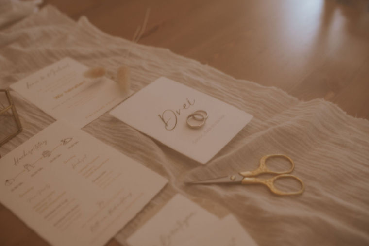 Hochzeitsdeko, Hochzeitslocation Erkrath., Hochzeitsdetails, Hochzeitsfotograf, Hochzeitsdetails, Getting Raedy Bräutigam, Papeterie, Hochzeitsdetails, flowersnjoyde, weddingbyjoy 
