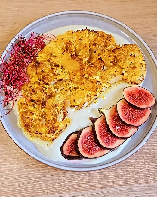 Assiette composée perte de poids avec chou fleur et figues