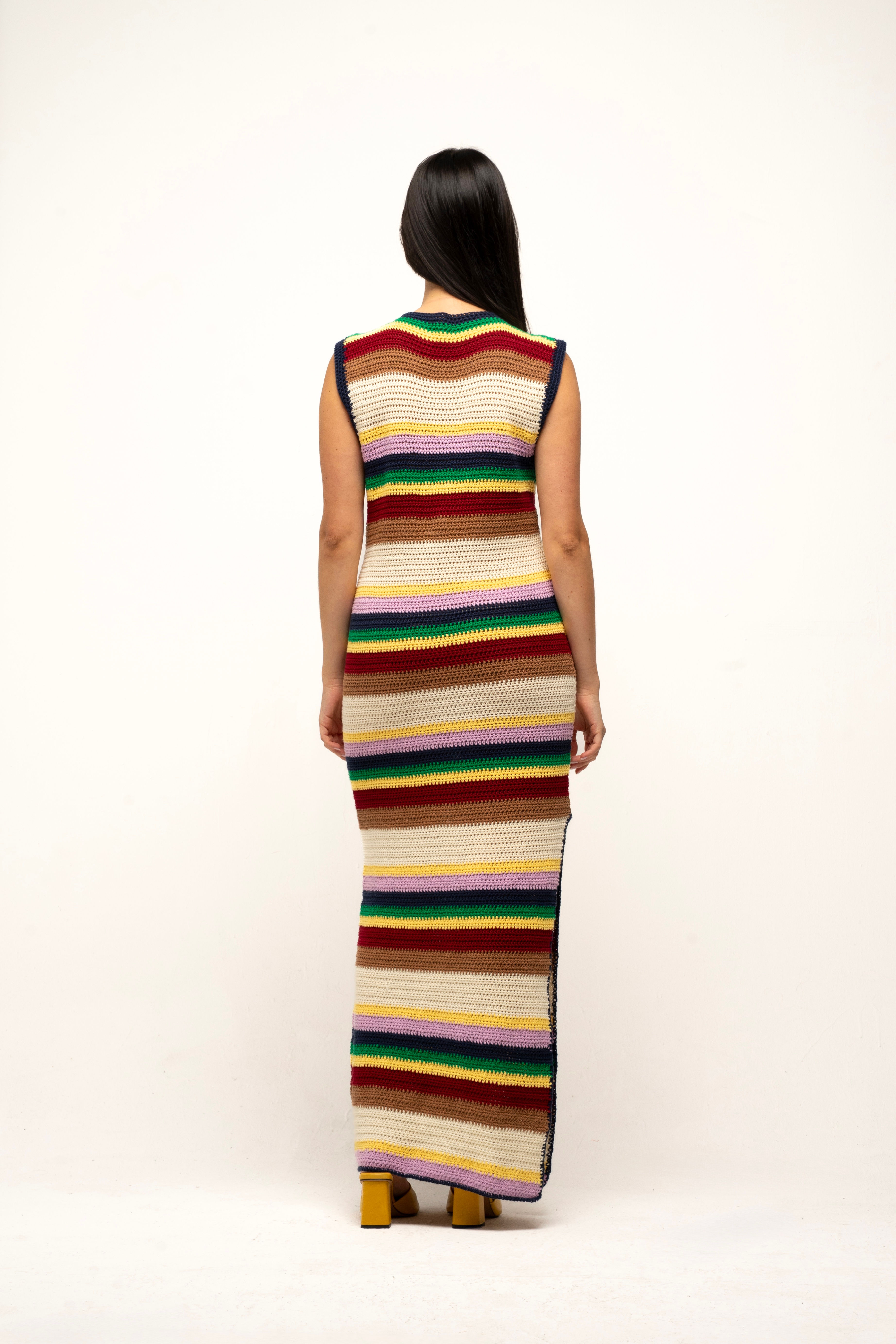 Diseño trasero y ajuste del vestido largo hecho a mano THE CODE DRESS