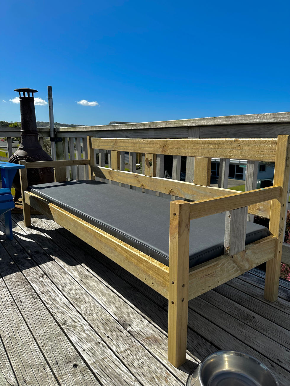 Outdoor bench seat squab