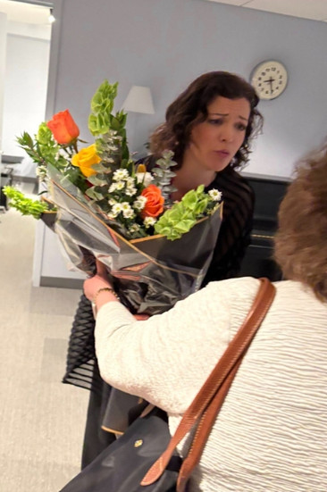 Mary Ann Covone presents flowers to Ksenija Sidorova at meet and greet