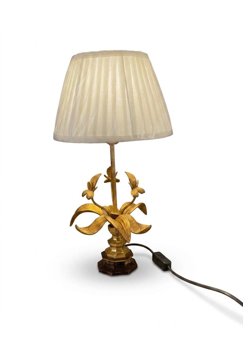 Vintage Brass Table Lamp – Gold Gilded Floral Design, Wooden Base Accent Lighting