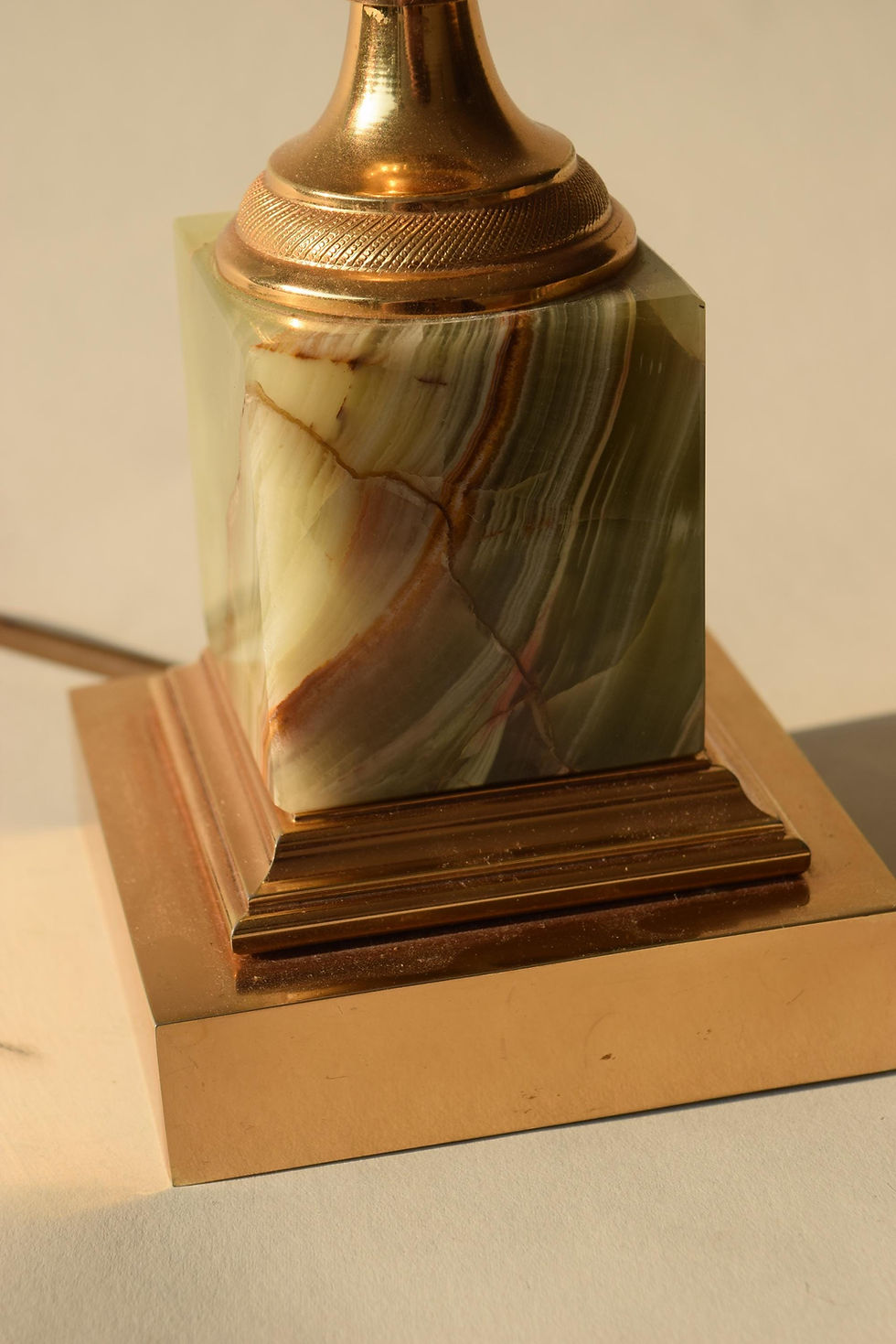 Thumbnail: Vintage Hollywood Regency Palm Lamp: Gold Pineapple, Onyx Base, Belgian Mid-Century - image 4