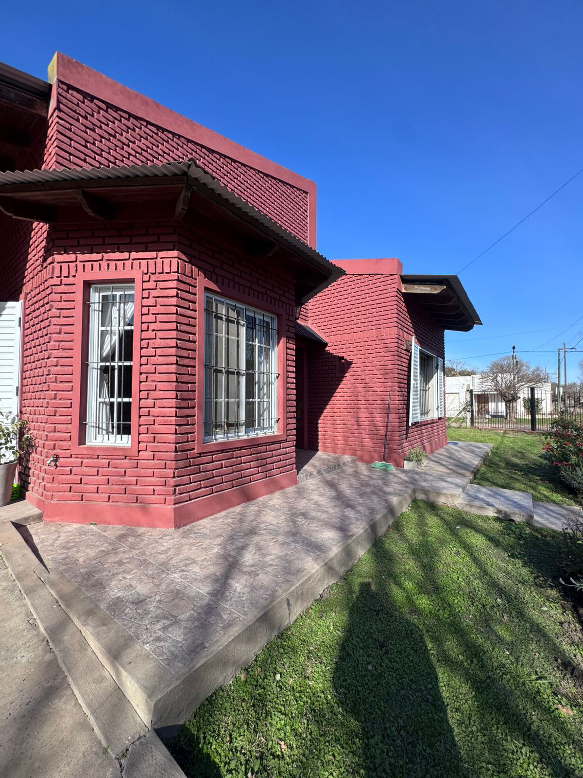 Casa en esquina con importante lote en el pueblo de Castilla, Chacabuco.