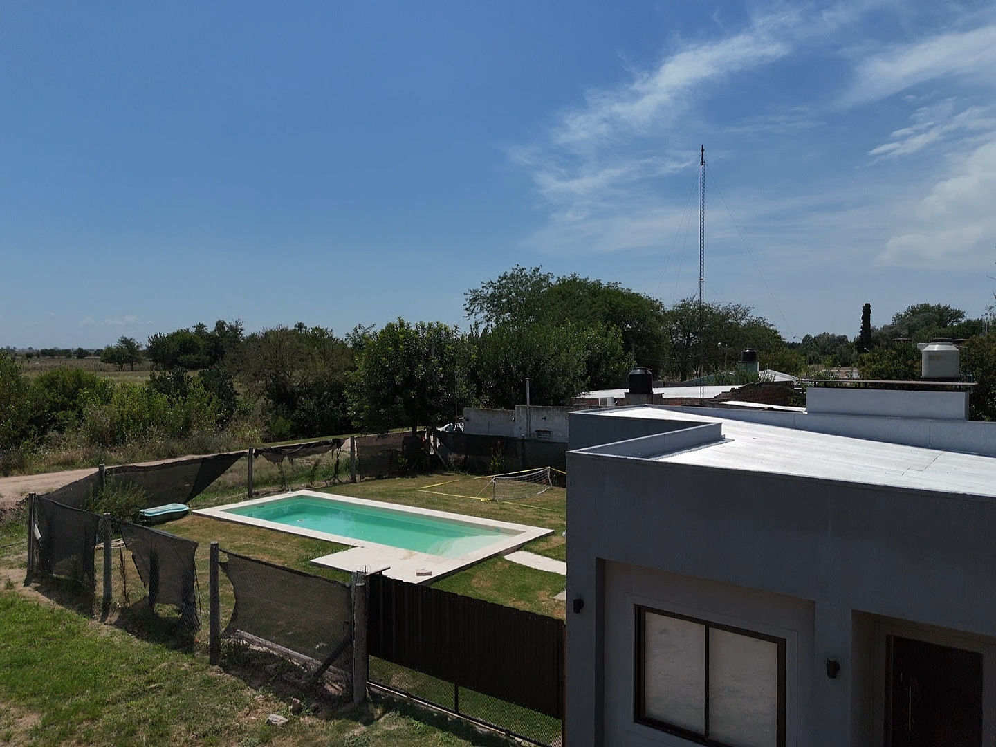 Diseño con jardín y piscina – Carmen de Areco