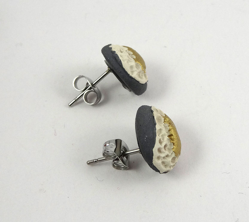 Miniature : puces d'oreilles gris or blanc en céramique bijou de créateur