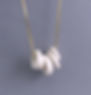 collier long blanc chaine or perles blanches sautoir céramique