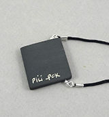 Miniature : pendentif collier carré bijou céramique créateur signé pilipok