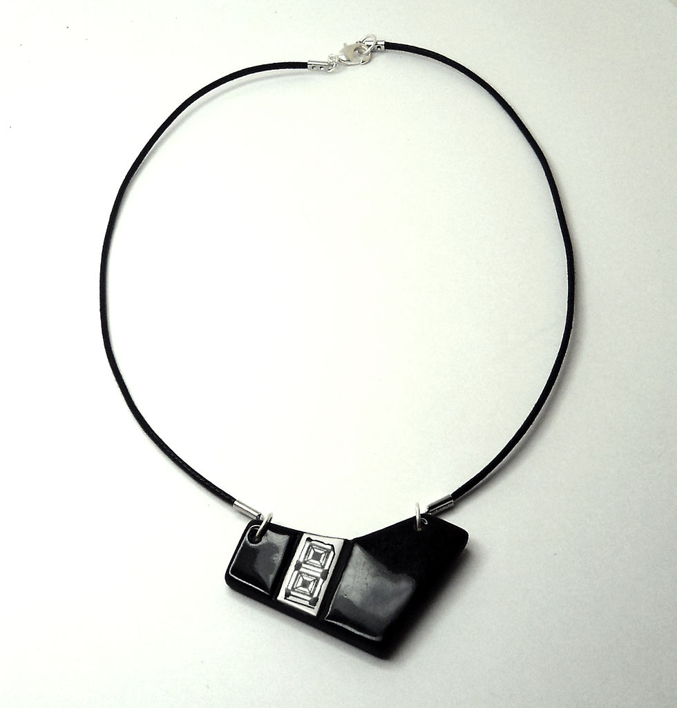 Miniature : collier graphique noir et blanc en céramique design de créateur