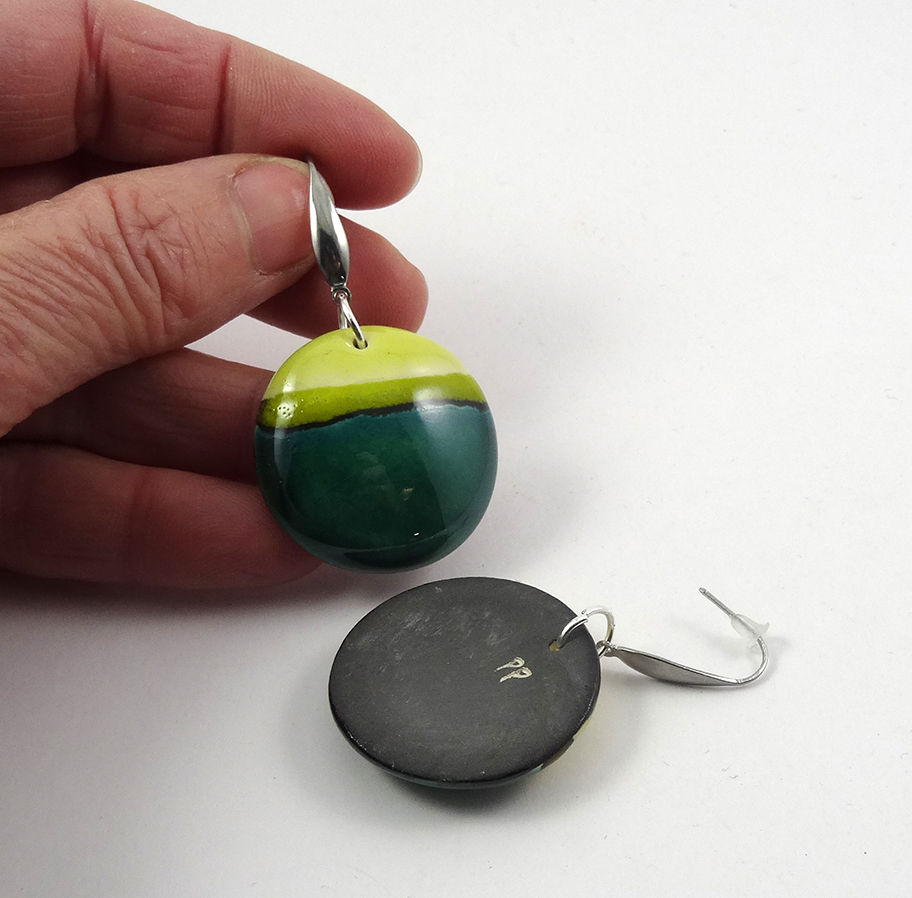 grandes boucles d'oreilles rondes vert jaune émeraude bijou créateur céramique lyonnaise