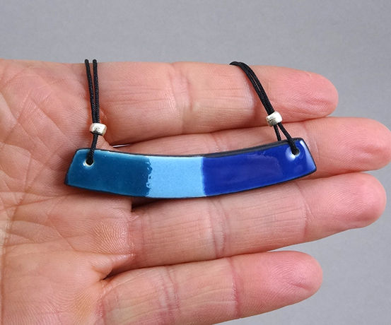 Miniature : collier original bleu petit plastron en céramique bijou céramique Lyon
