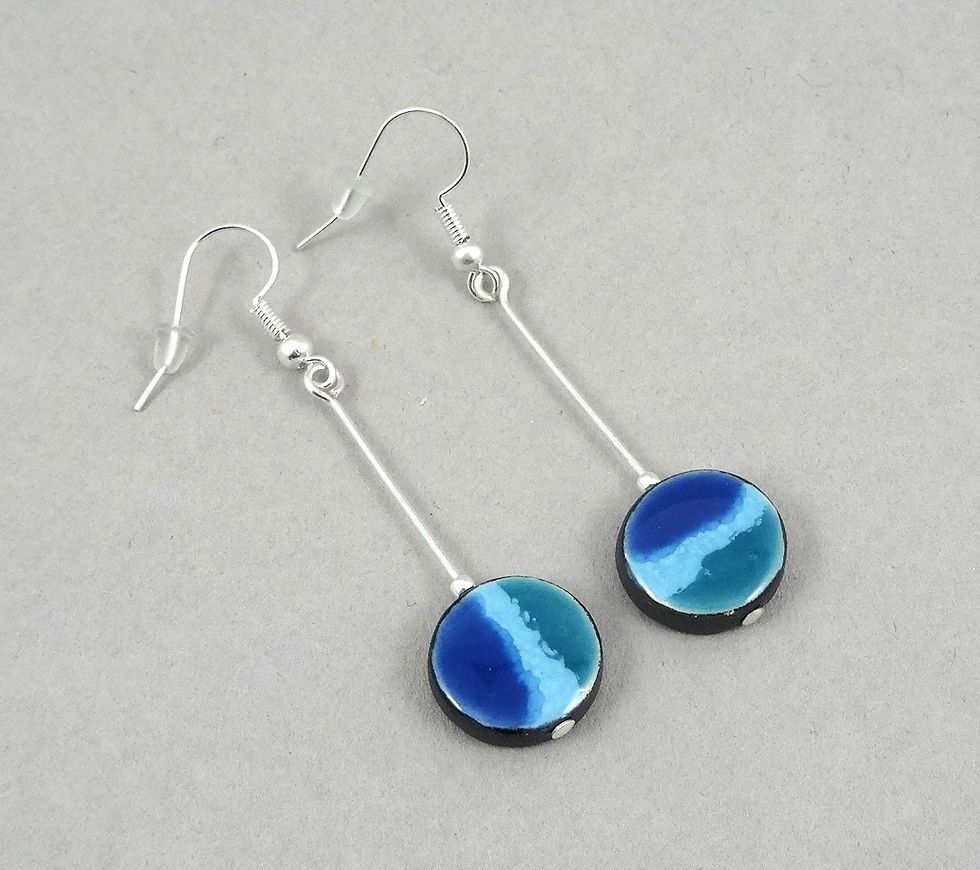 petites boucles d'oreilles bleu longues en céramique