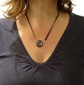 petit collier rond forme diamant à facettes argenté céramique femme