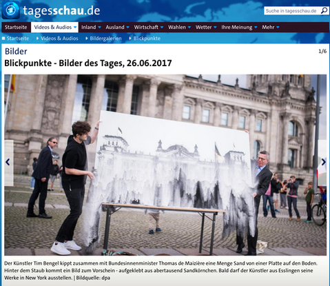 Tim Bengel Reichstag Berlin, unveiling artwork with Thomas de Maizière, Tagesschau Picture of the Day 2017, German contemporary art, public performance, sand art exhibition.