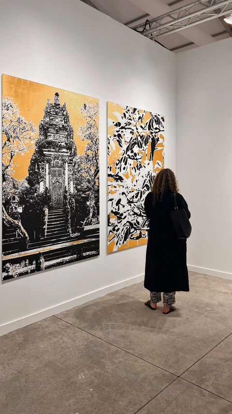 At Art Miami, a visitor studies Tim Bengel’s sand-and-gold diptych The Tender Indifference of the World. Collectors and curators explored his unique works.