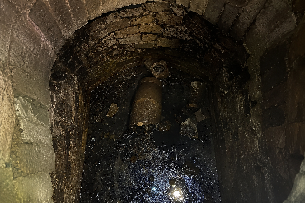 A brick-lined cesspit similar to those found beneath homes, inns, and yards across England. Archaeological excavations of such pits have revealed everyday objects, food remains, and evidence of lives rarely recorded in historical documents.