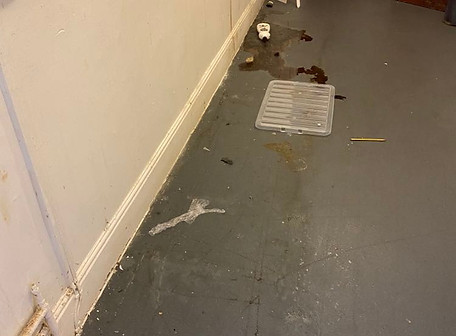 kitchen before.jpg