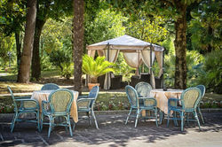 esterno fronte hotel con gazebo