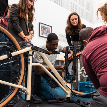 TEAM BUILDING À VÉLO : QUAND LA MOBILITÉ DOUCE TRANSFORME VOS SÉMINAIRES D'ENTREPRISES !