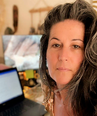 UntoCo Hypnotherapy - Regression Hypnosis - Laure Niveau_edited_edited_edited_edited.jpg