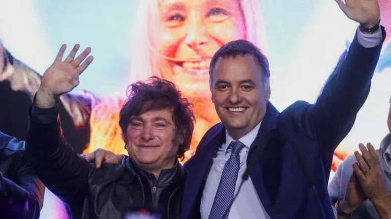 A un mes del caso Adorni, Javier Milei sigue en caída libre en las encuestas: solo un 30% lo reelegiría