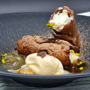 Ricotta-Cannolo, Kaktusfeige und Marzipaneis