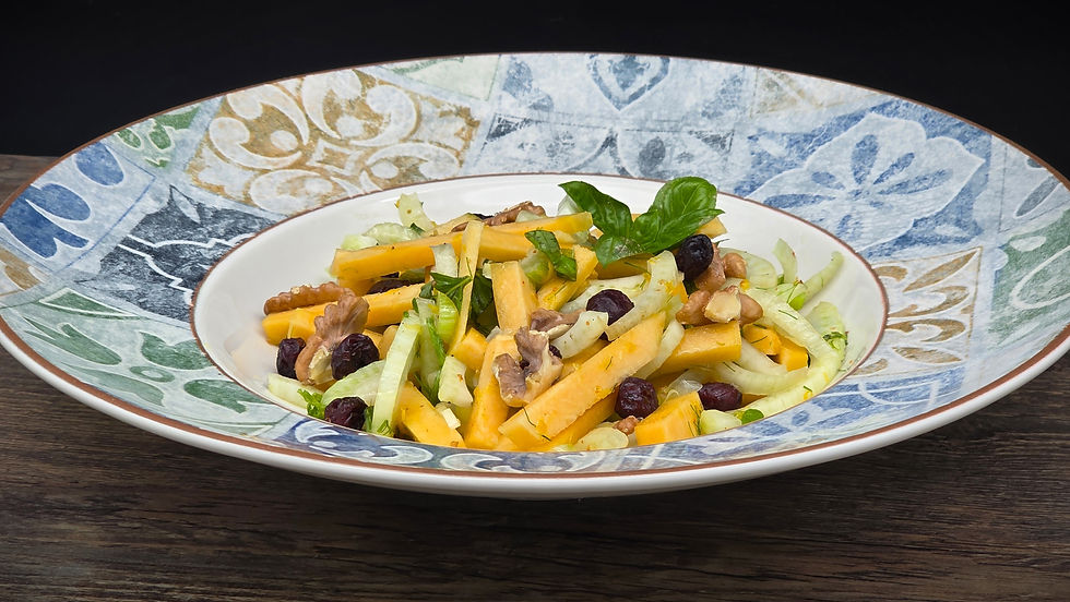 Roher Salat von Fenchel und Carnival-Kürbis