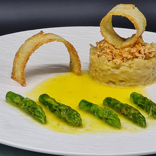 Kritharaki, Garnelenchutney, grüner Spargel und Orangenbutter