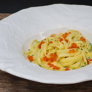 Tagliatelline in Kräuterrahmsauce mit Wildlachskaviar