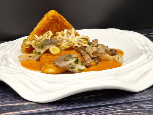 Knusper-Tofu und Cinque Pi mit gebratenen und gedämpften Pilzen